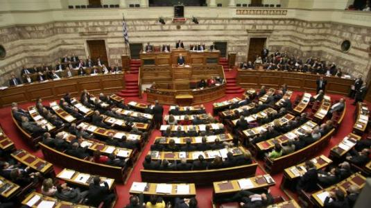 Για μη ψήφιση των νέων μέτρων προειδοποιούν βουλευτές ΠΑΣΟΚ και ΝΔ