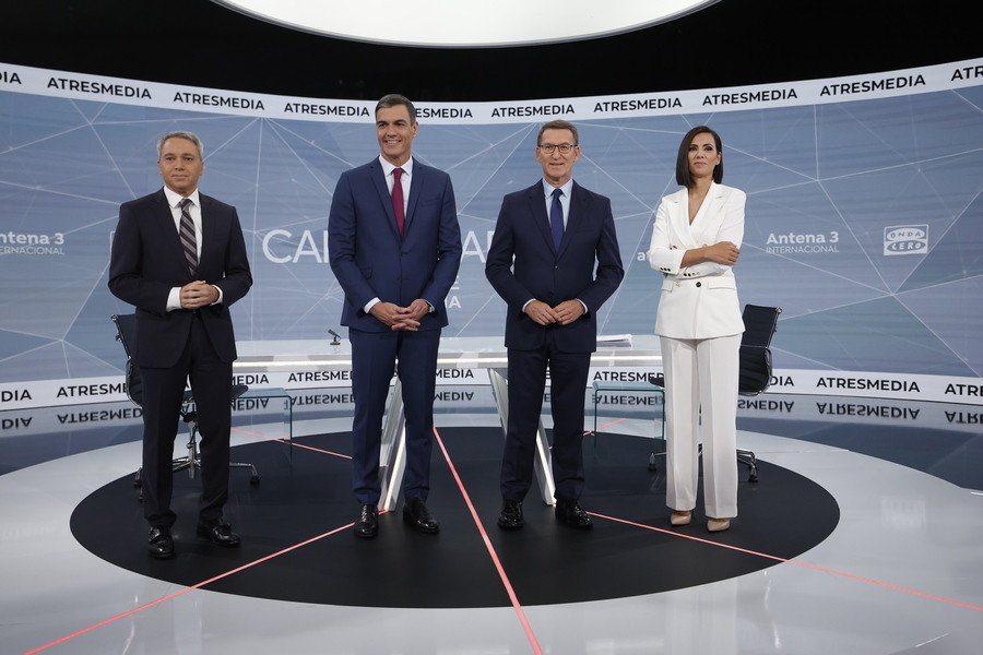 Ισπανία, εκλογές - Δεύτερος από αριστερά, Πέντρο Σάντσεθ, δεύτερος από δεξιά, Αλμπέρτο Νούνιεθ, (EPA/JUANJO MARTIN)