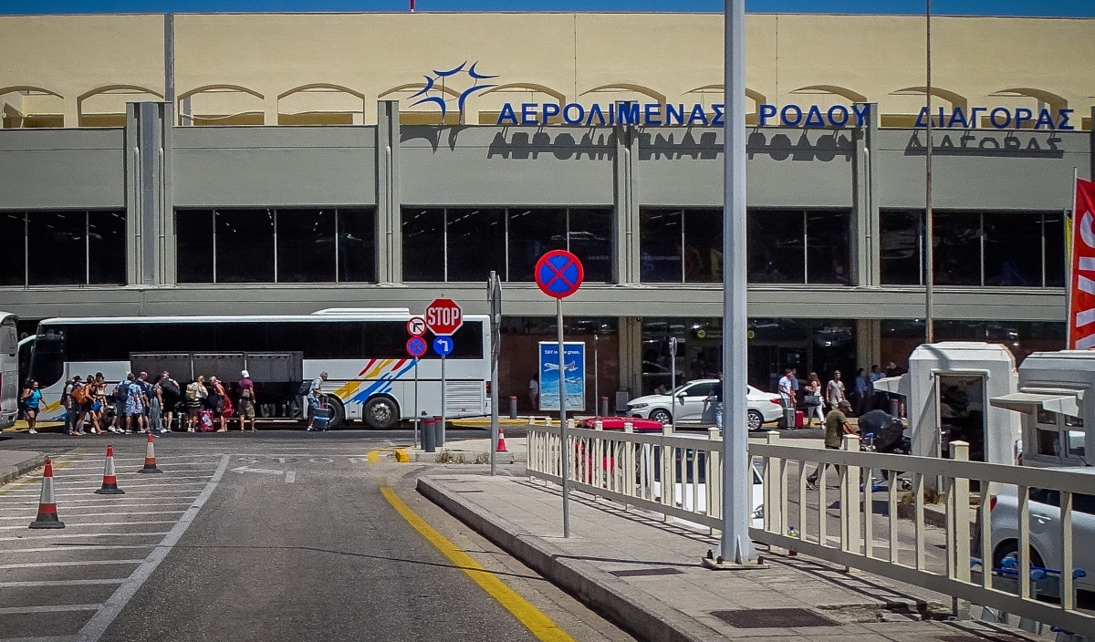 To αεροδρόμιο της Ρόδου. ΑΡΓΥΡΗΣ ΜΑΝΤΙΚΟΣ /EUROKINISSI