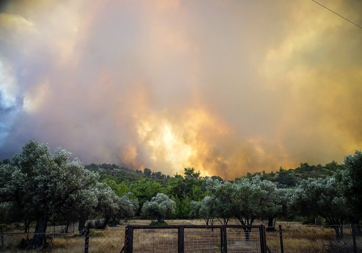 Απο τη φωτιά στη Ρόδο. ΑΡΓΥΡΗΣ ΜΑΝΤΙΚΟΣ /EUROKINISSI