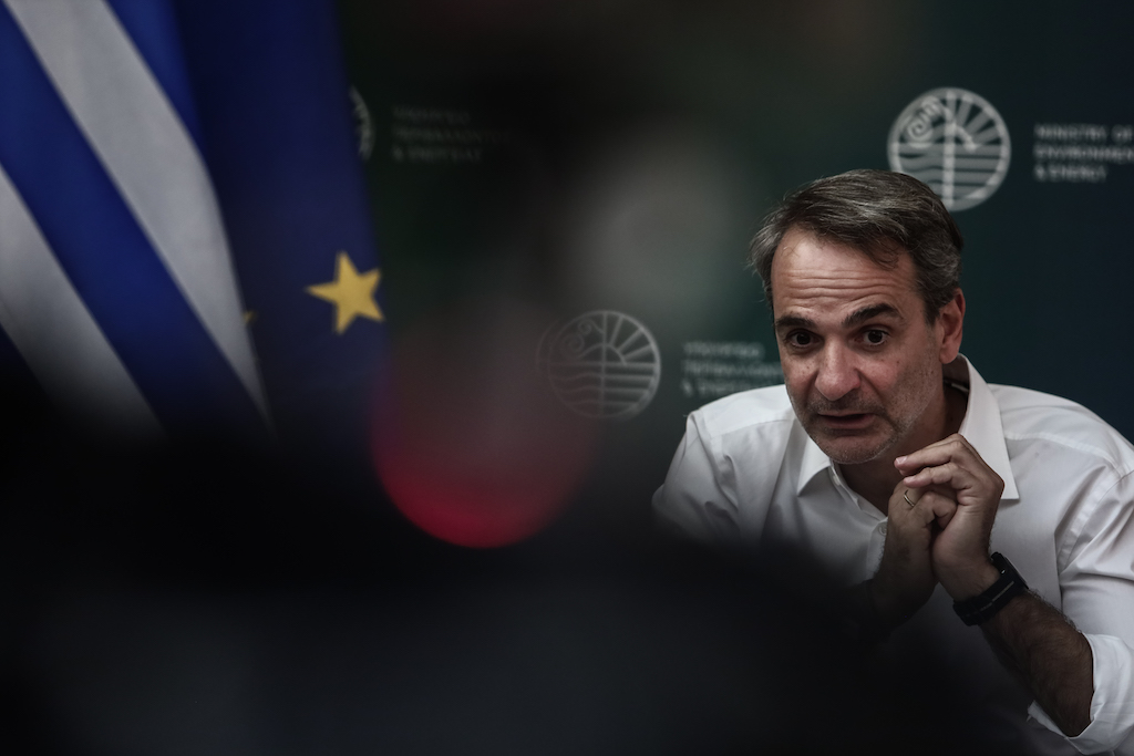 mitsotakis-eytychos-den-itan-tosoi-polloi-osoi-echasan-perioysies-stis-foties-429906