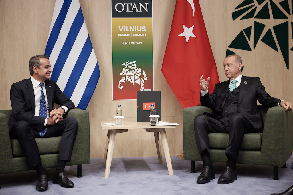 Συνάντηση του Πρωθυπουργού Κυριάκου Μητσοτάκη με τον πρόεδρο της Τουρκίας Ρετζέπ Ταγίπ Ερντογάν στο περιθώριο της συνόδου κορυφής του ΝΑΤΟ, στο Βίλνιους της Λιθουανίας, (ΔΗΜΗΤΡΗΣ ΠΑΠΑΜΗΤΣΟΣ/ΓΡΑΦΕΙΟ ΤΥΠΟΥ ΠΡΩΘΥΠΟΥΡΓΟΥ/EUROKINISSI)