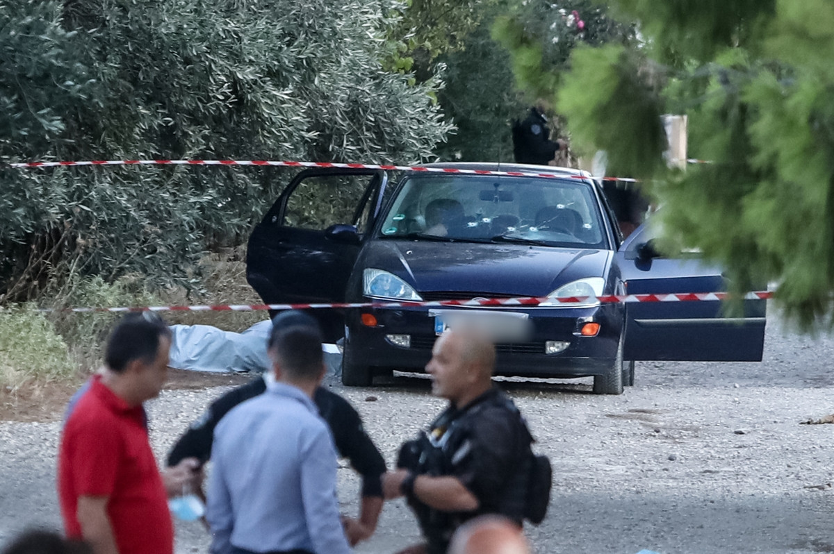 Περιστατικό με πυροβολισμούς στην περιοχή της Αρτέμιδας στο οποίο υπάρχουν έξι άνθρωποι νεκροί.  Δευτέρα 11 Σεπτεμβρίου 2023 (ΘΑΝΑΣΗΣ ΔΗΜΟΠΟΥΛΟΣ / EUROKINISSI)