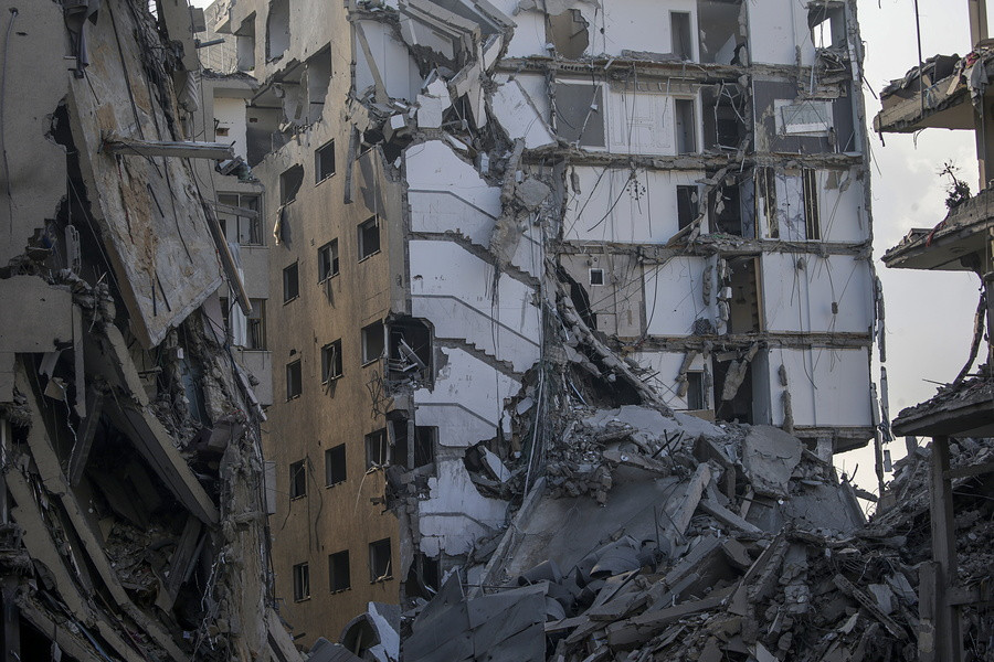 Γάζα / Κατεστραμμένο κτίριο από ισραηλινούς βομβαρδισμούς. EPA/MOHAMMED SABER