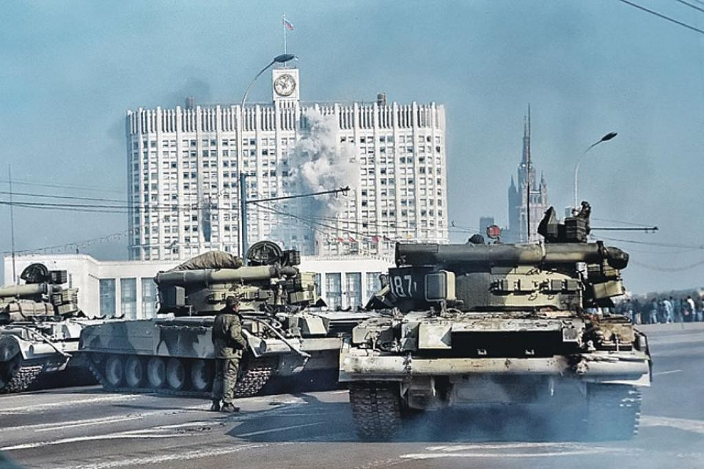 Στέλιος Κούλογλου / 30 χρόνια πριν, o βομβαρδισμός της ρωσικής Βουλής και η «γέννηση» Πούτιν