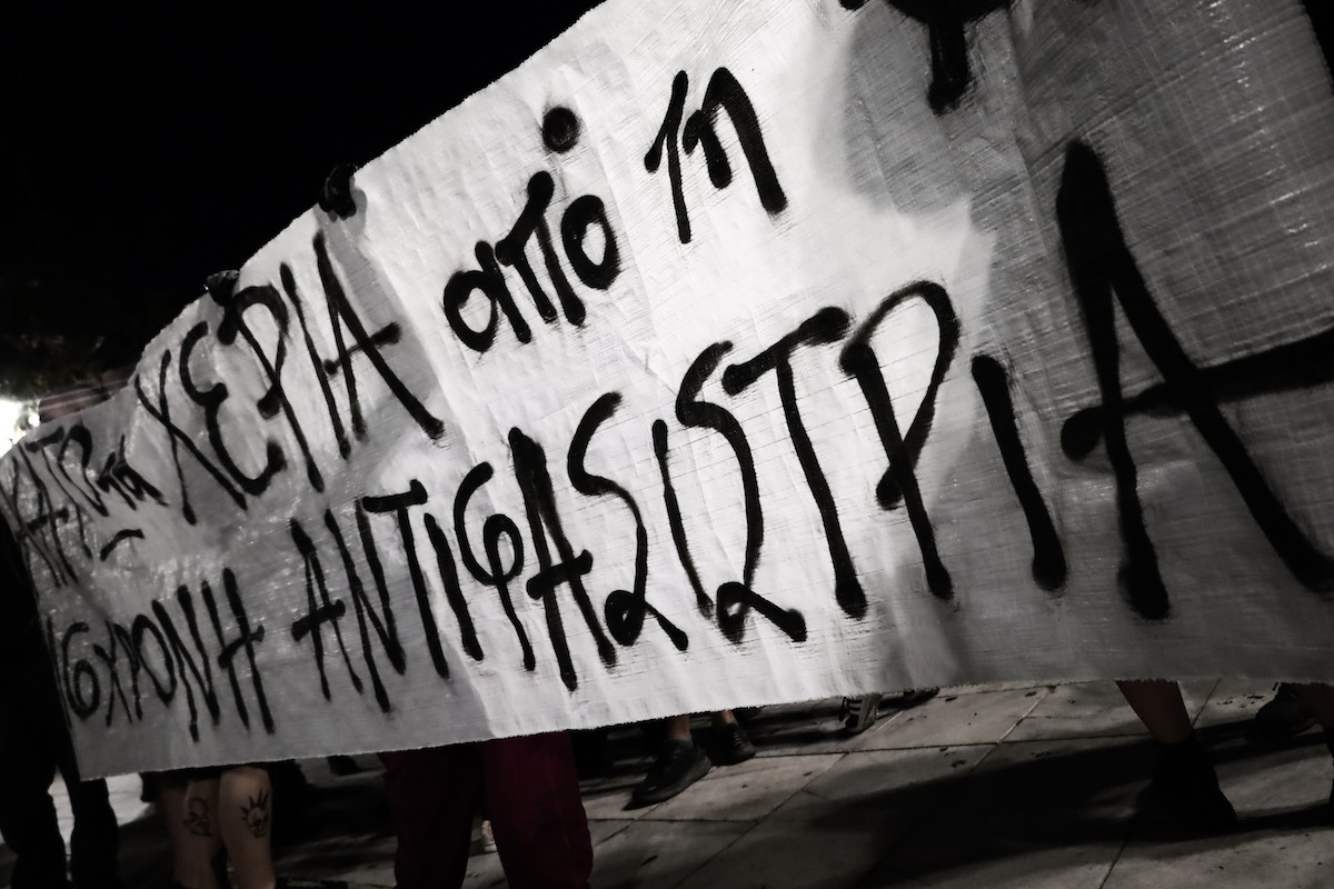 Συγκέντρωση διαμαρτυρίας στην πλατεία Συντάγματος για τον τραυματισμό 16χρονης σε αντιφασιστική συναυλία στο Νέο Ηράκλειο, Κυριακή 29 Οκτωβρίου 2023.
(ΚΩΣΤΑΣ ΤΖΟΥΜΑΣ/EUROKINISSI)