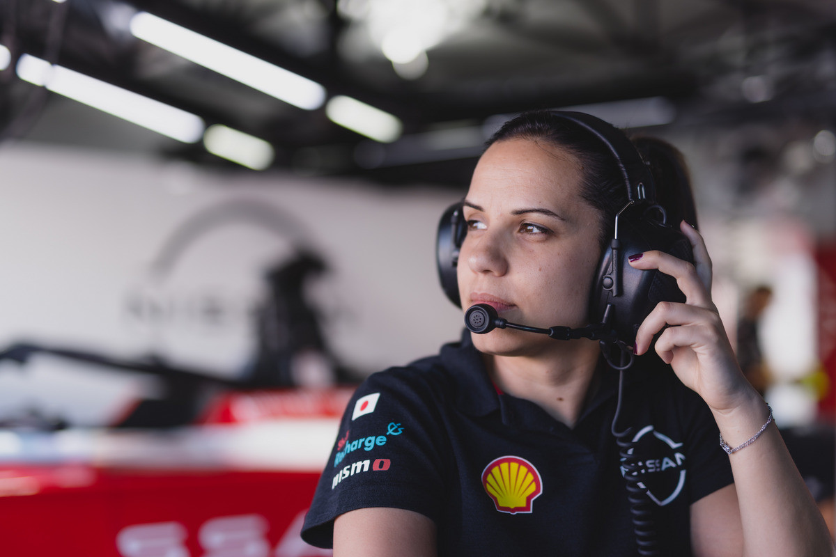 Francesca Valdani became Nissan Formula E Team Manager ahead of Season 9. The Italian reveals exactly what her job entails and what she does behind the scenes to keep the squad organized and moving in the right direction, both at the racetrack and away from it.