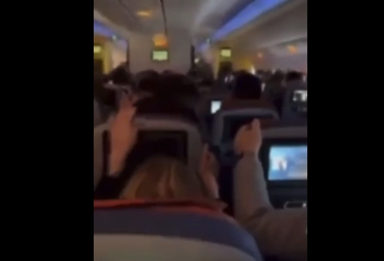 Ρωσία / «Πτήση του τρόμου» για επιβάτες αεροσκάφους – Οι αναταράξεις προκάλεσαν τραυματισμό και κρίσεις πανικού [Βίντεο]