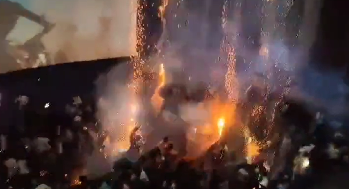 Ινδία / Θεατές άναψαν πυροτεχνήματα μέσα σε κινηματογραφική αίθουσα – Σκηνές χάους [Βίντεο]