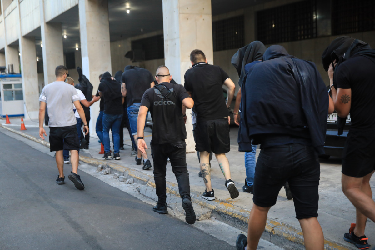 Μεταφορά Κροωτών συλληφθέντων στη ΓΑΔΑ (EUROKINISSI/ΠΑΝΑΓΟΠΟΥΛΟΣ ΓΙΑΝΝΗΣ)