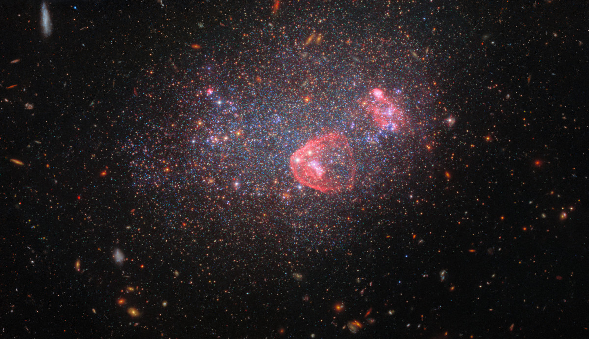 NASA / Εντυπωσιακές εικόνες από το τηλεσκόπιο Hubble, με αστέρια να μοιάζουν με λαμπάκια