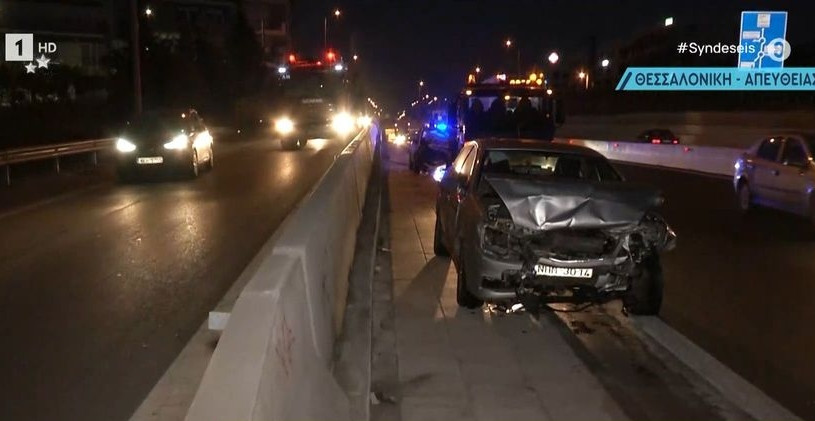 Θεσσαλονίκη / Μετωπική σύγκρουση δύο αυτοκινήτων στον Περιφερειακό – Δύο τραυματίες
