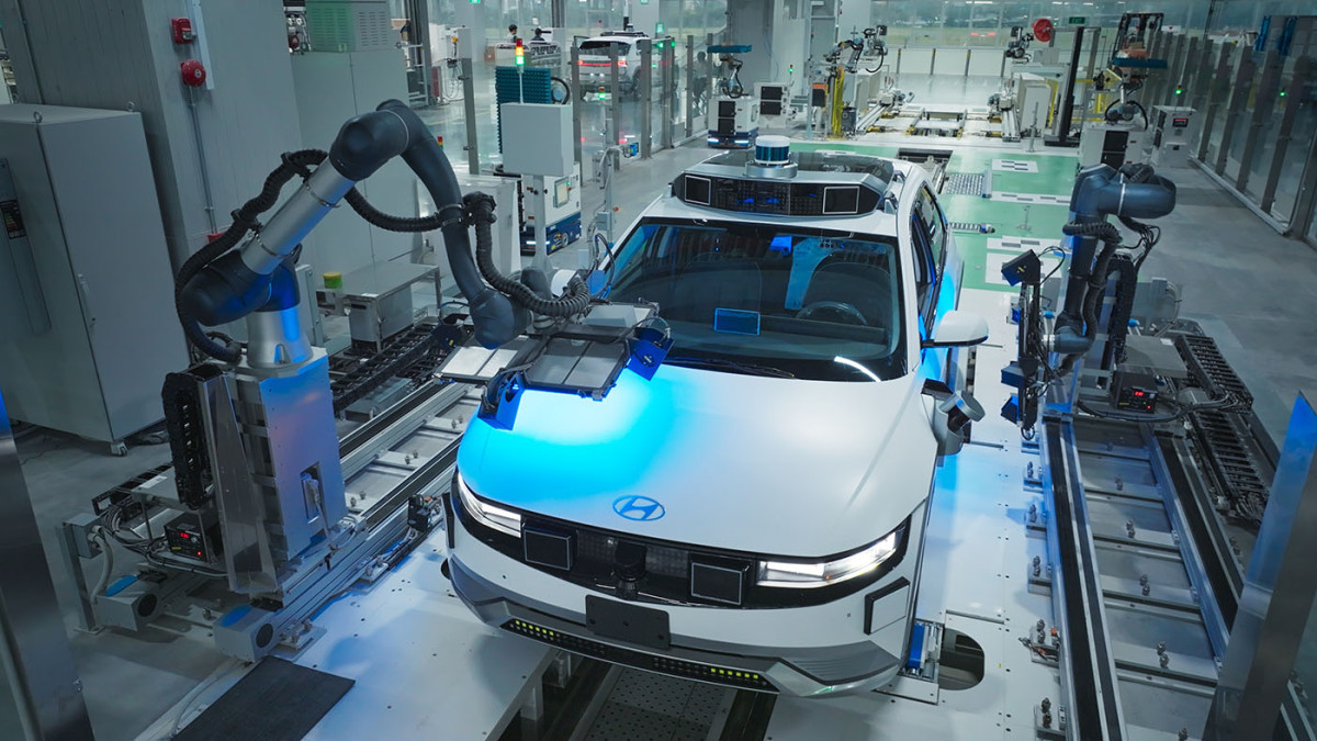 Hyundai IONIQ 5 Robotaxi / Πιάνει νόμιμα δουλειά, χωρίς οδηγό