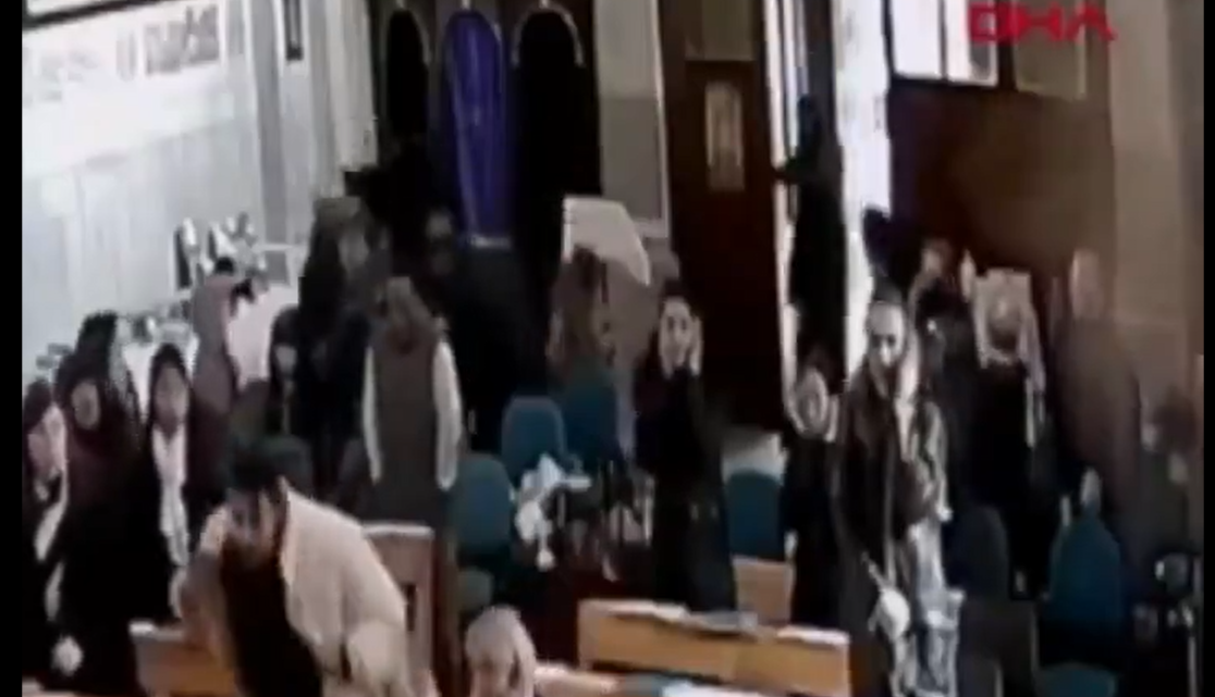 Κωνσταντινούπολη / Βίντεο ντοκουμέντο από τη στιγμή των πυροβολισμών στην καθολική εκκλησία