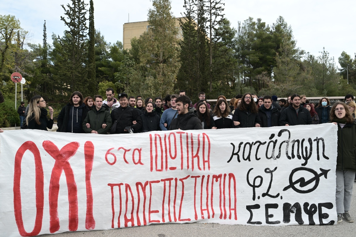 Νέα Αριστερά για εισβολή αστυνομικών στο ΕΜΠ / Ο Χρυσοχοΐδης αντιμετωπίζει τους φοιτητές με όρους βεντέτας
