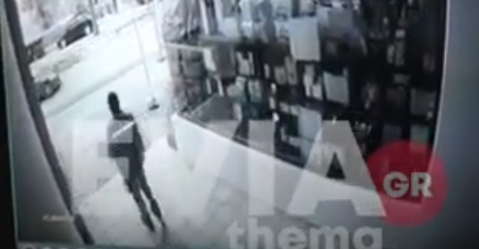 Δολοφονία στη Χαλκίδα / Βίντεο με τον 43χρονο λίγο πριν πέσει νεκρός από την 39χρονη