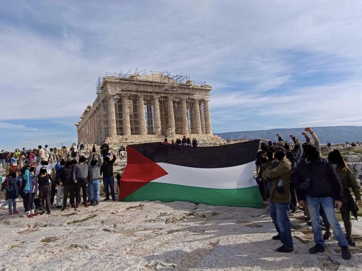 Ρουβίκωνας / Παρέμβαση υπέρ της Παλαιστίνης σε Ακρόπολη και Μνημείο του Άγνωστου Στρατιώτη