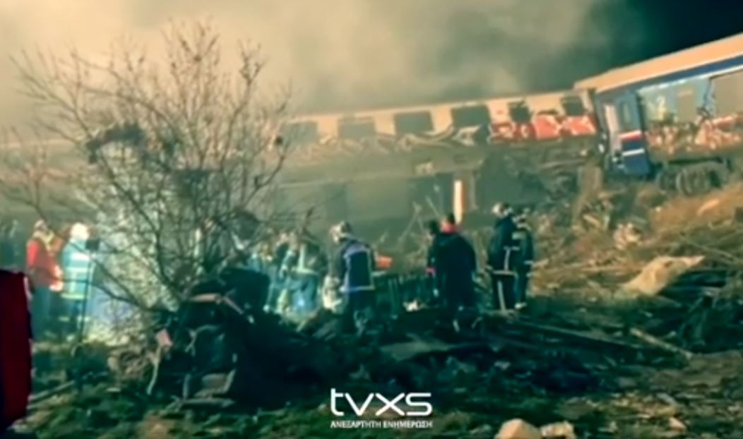 Τέμπη / Αποκλειστικά βίντεο από την επιχείρηση διάσωσης – Ηρωϊκή προσπάθεια, ελάχιστα μέσα