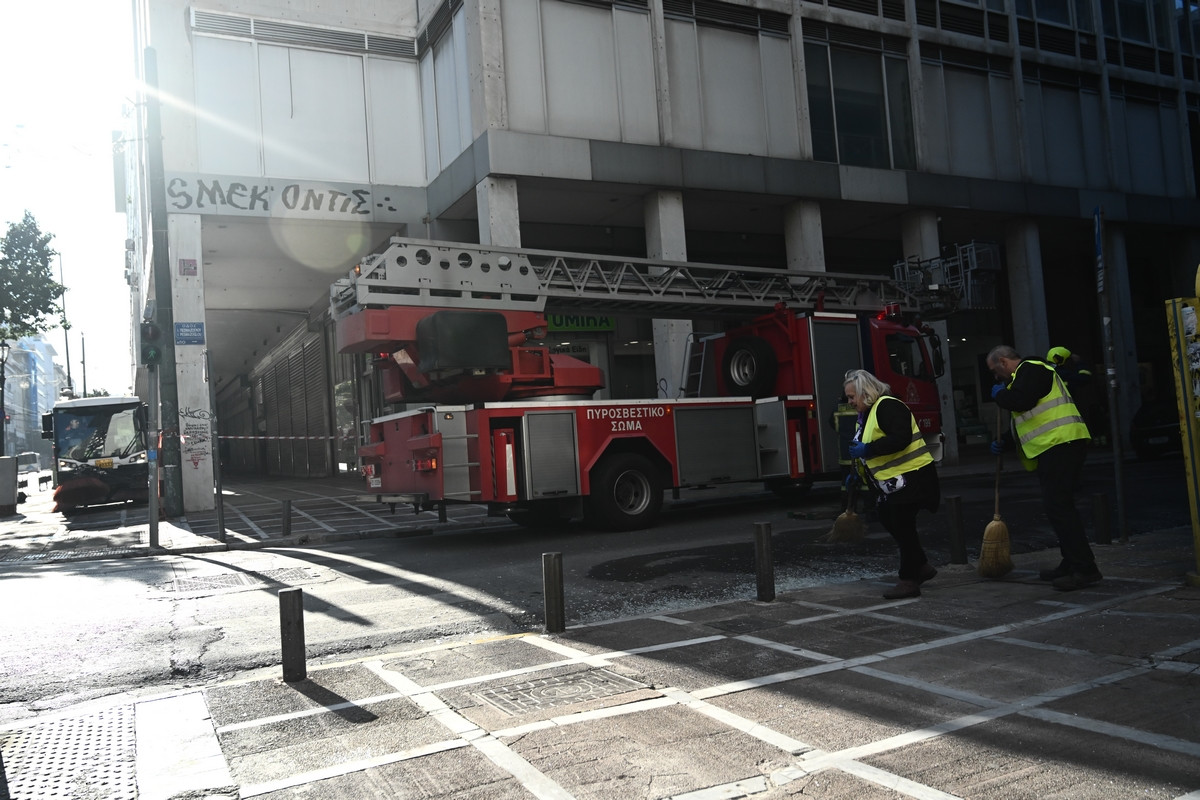 Εκρηκτικός μηχανισμός έξω απο το υπουργείο Εργασίας. Υλικές ζημιές. Σάββατο 3 Φεβρουαρίου 2024 (ΚΩΣΤΑΣ ΤΖΟΥΜΑΣ / EUROKINISSI)
