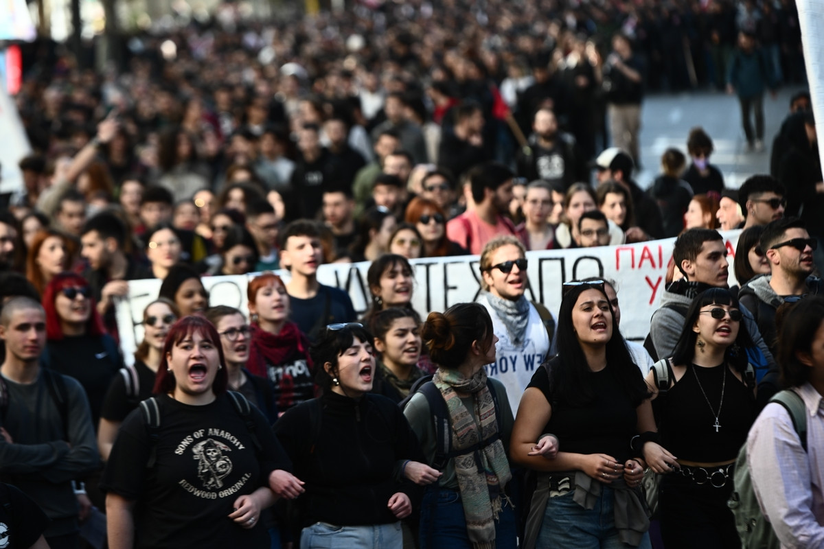 Πανεκπαιδευτικό συλλαλητήριο στην Αθήνα. 
(ΚΩΣΤΑΣ ΤΖΟΥΜΑΣ/EUROKINISSI)