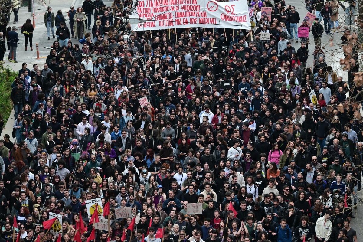 Πανεκπαιδευτικό συλλαλητήριο / Λαοθάλασσα φοιτητών φωνάζει «όχι» στα ιδιωτικά πανεπιστήμια – Άγρια καταστολή από την αστυνομία