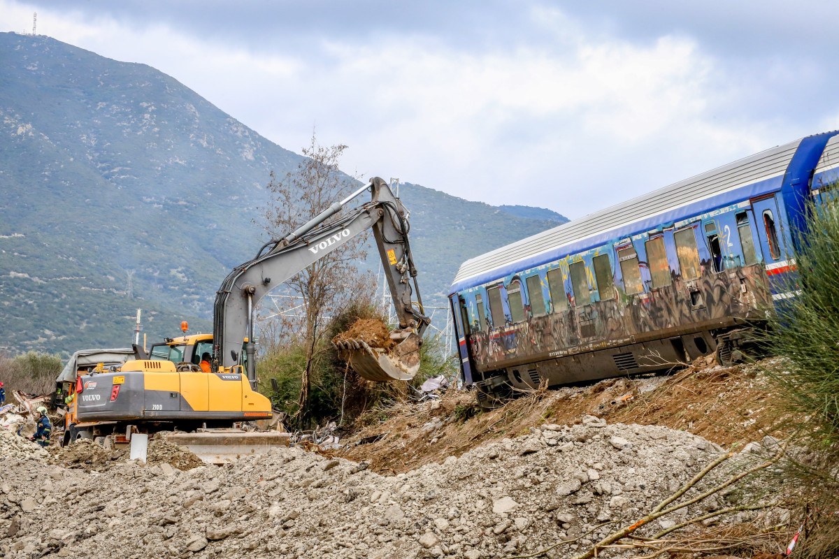 Από το σιδηροδρομικό δυστύχημα στα Τέμπη. (ΛΕΩΝΙΔΑΣ ΤΖΕΚΑΣ/EUROKINISSI)