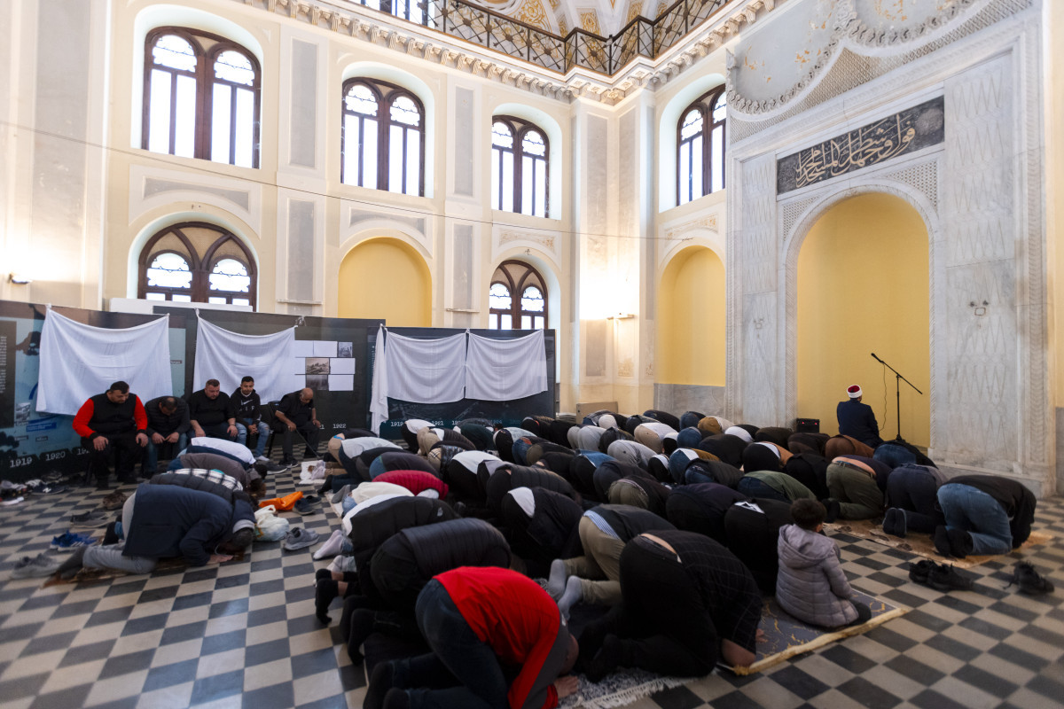 Προσευχή των Μουσουλμάνων στο Γενί Τζαμί