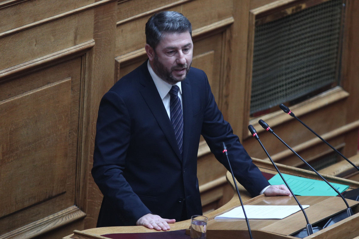 Ο πρόεδρος του ΠΑΣΟΚ-ΚΙΝΑΛ Νίκος Ανδρουλάκης στη Βουλή. (ΣΩΤΗΡΗΣ ΔΗΜΗΤΡΟΠΟΥΛΟΣ/EUROKINISSI)