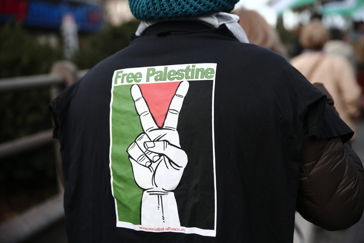 Στιγμιότυπο από συγκέντρωση αλληλεγγύης στον Παλαιστινιακό λαό. (ΚΩΣΤΑΣ ΤΖΟΥΜΑΣ/EUROKINISSI)