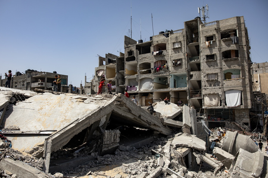 Ερείπια κτίριων από βομβαρδισμούς στην Γάζα
