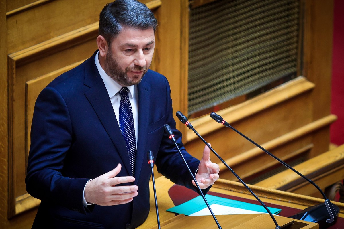 Ο Νίκος Ανδρουλάκης στη Βουλή. (ΓΙΩΡΓΟΣ ΚΟΝΤΑΡΙΝΗΣ/EUROKINISSI)
