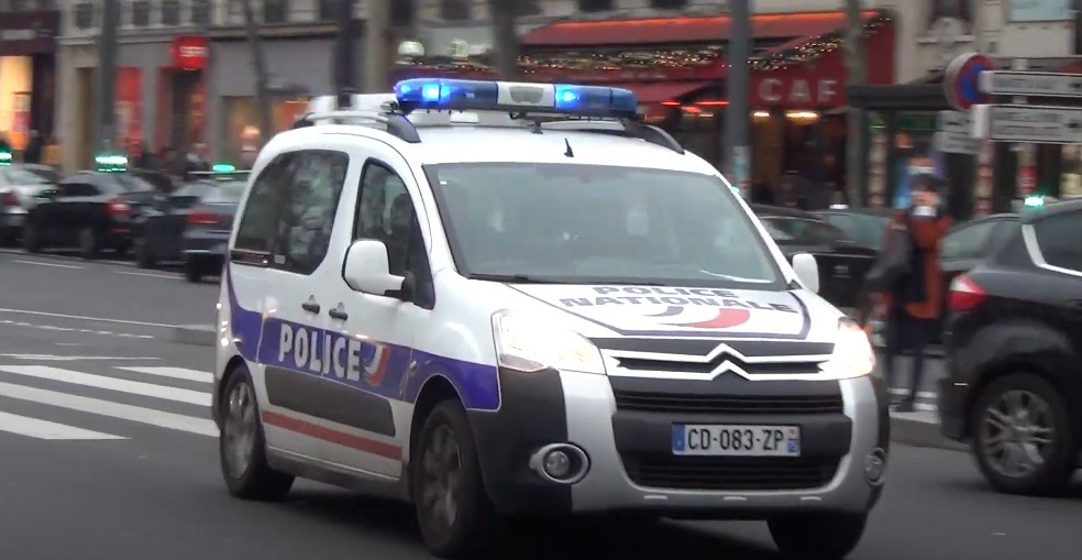 Παρίσι / Δύο αστυνομικοί στην εντατική από πυρά κρατούμενου που άρπαξε υπηρεσιακό όπλο