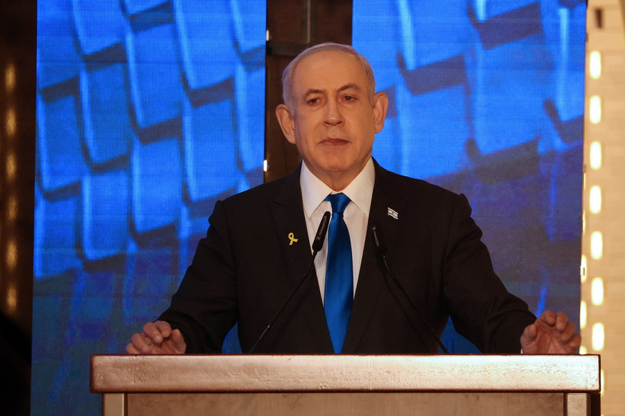 Ο Ισραηλινός πρωθυπουργός απευθύνει χαιρετισμό σε τελετή για την Ημέρα Μνήμης των πεσόντων στρατιωτών των πολέμων του Ισραήλ και των θυμάτων επιθέσεων