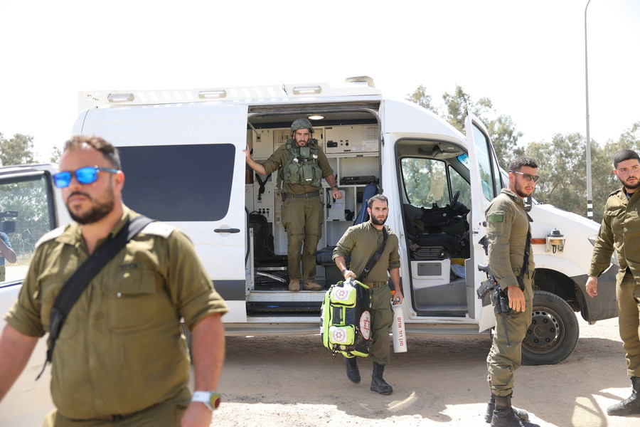 Ισραηλινοί στρατιώτες στο περασμα της Ράφα