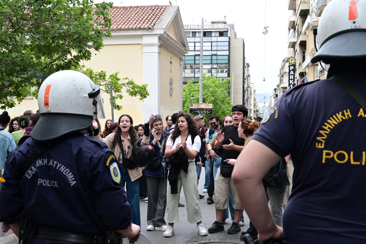 Αστυνομική επιχείρηση για την εκκένωση της κατάληψης στη Νομική Σχολή Αθηνών