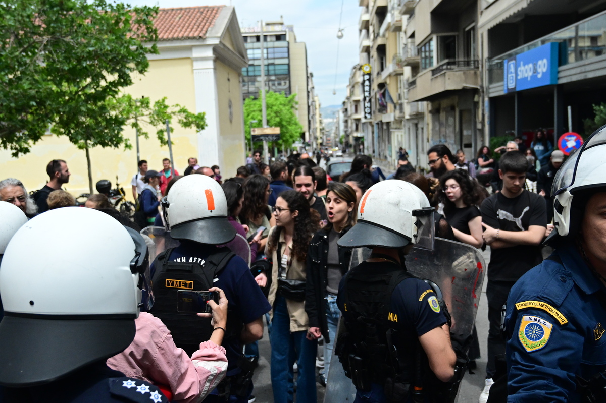 Αστυνομική επιχείρηση για την εκκένωση της κατάληψης στη Νομική Σχολή Αθηνών