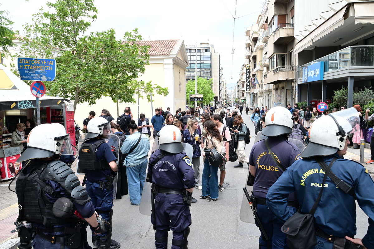 Αστυνομική επιχείρηση για την εκκένωση της κατάληψης στη Νομική Σχολή Αθηνών