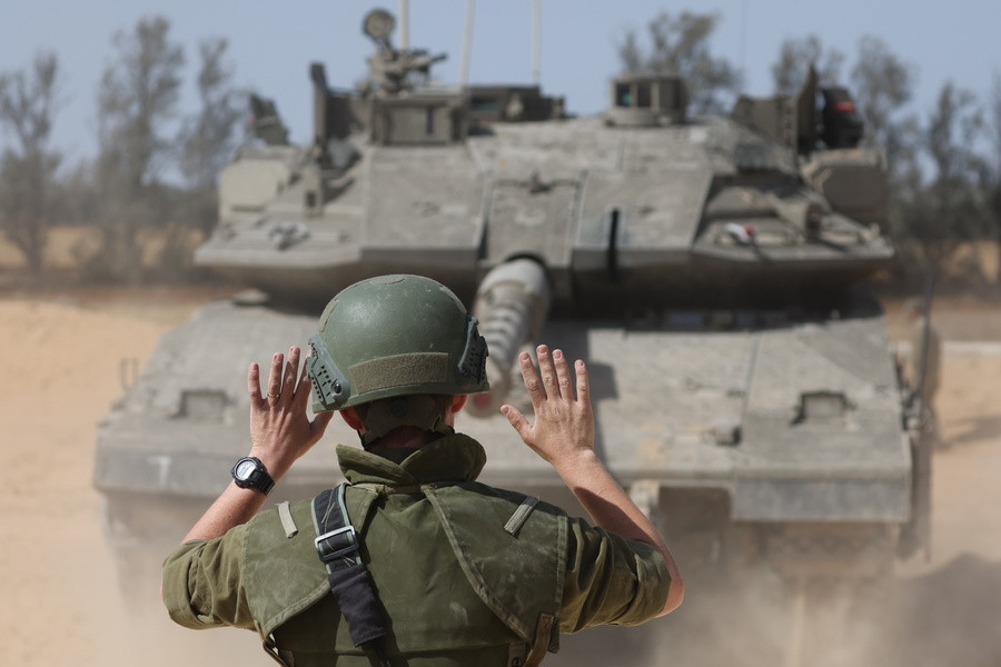 Ισραηλινά τεθωρακισμένα στα σύνορα της Λωρίδας της Γάζας