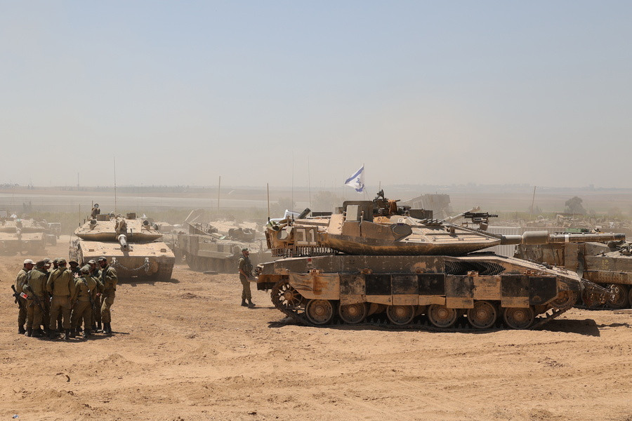 Ισραηλινά άρματα μάχης στα σύνορα της Γάζας