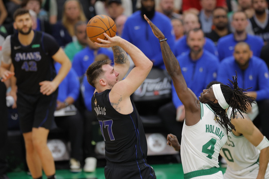Boston Celtics - Dallas Mavericks EPA/CJ GUNTHER SHUTTERSTOCK OUT