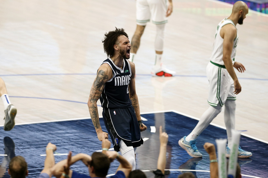 Dallas Mavericks 
 - Boston Celtics EPA/ADAM DAVIS SHUTTERSTOCK 