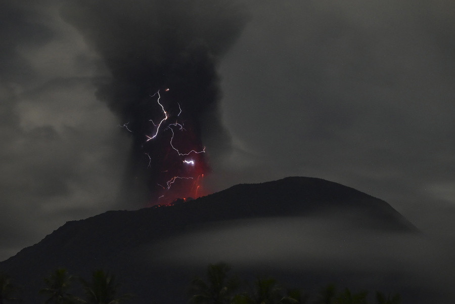 Έκρηξη στο ηφαίστειο Ιμπού της Ινδονησίας