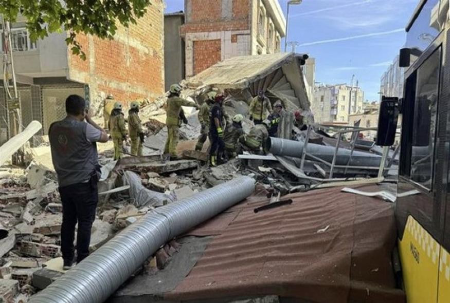 Κωνσταντινούπολη / Κατέρρευσε κτίριο – Τραυματίες, εγκλωβισμένοι στα συντρίμμια και φόβοι για νεκρούς