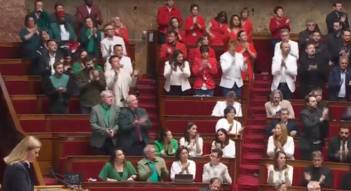 Γάλλοι βουλευτές ντύθηκαν στα χρώματα της παλαιστινιακής σημαίας (BFM TV)