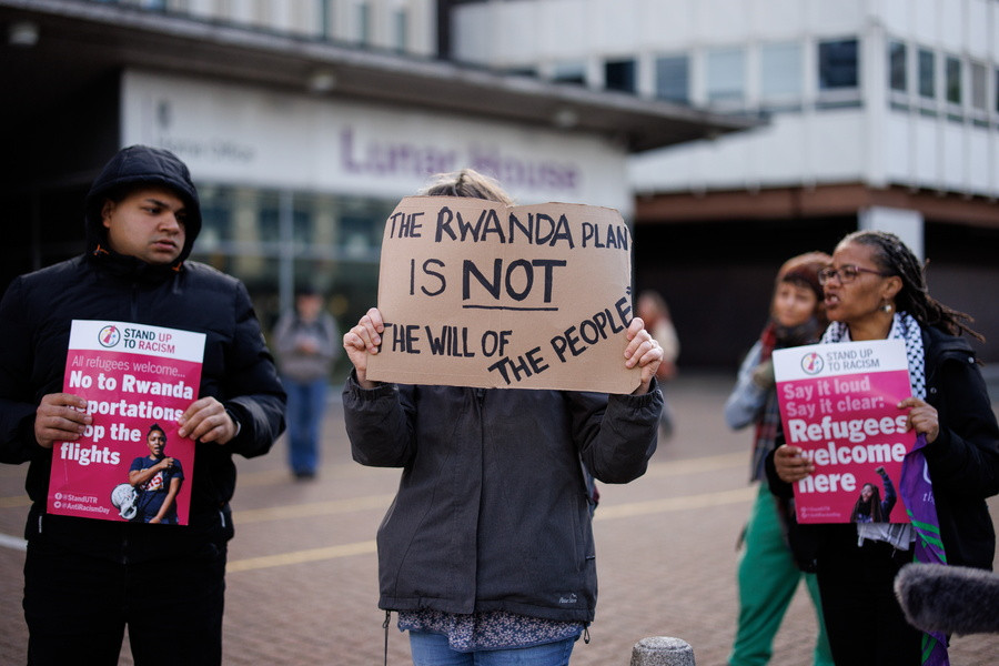 Διαμαρτυρίες πολιτών για την απέλαση προσφύγων από την Βρετανία στην Ρουάντα