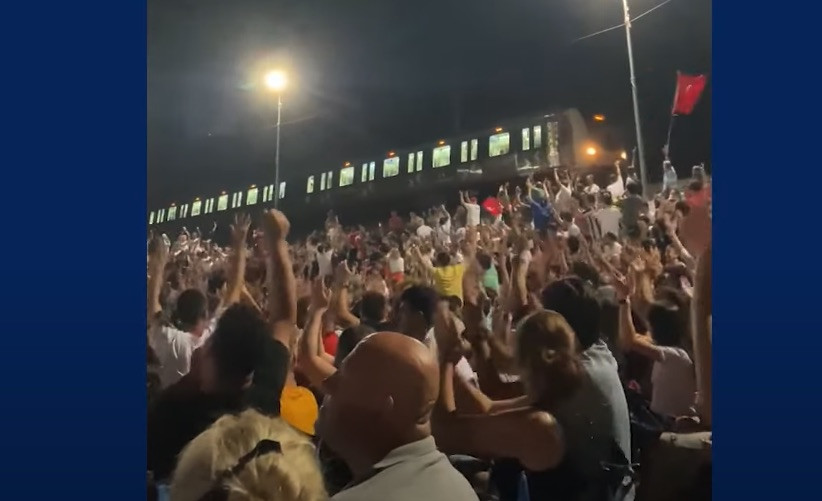 Κωνσταντινούπολη / Μηχανοδηγός σταμάτησε το τρένο για να δει τον αγώνα της Τουρκίας με την Αυστρία στο Euro 2024