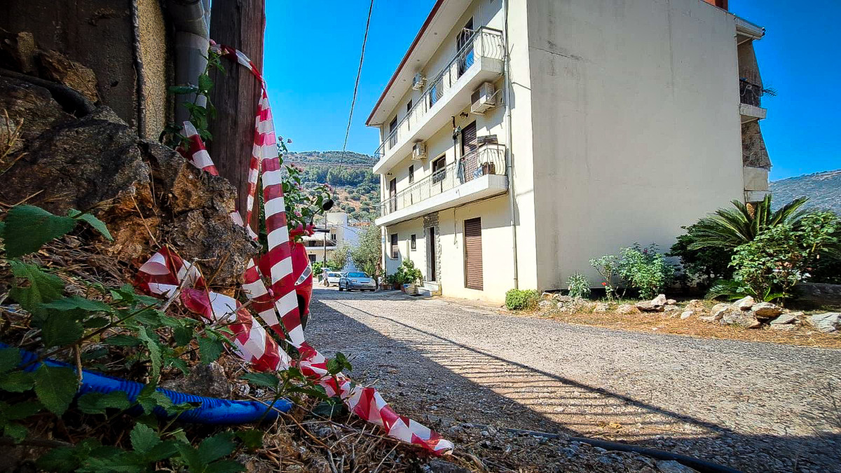 Το σπίτι της 37χρονης στην Αμφιλοχία όπου πραγματοποιήθηκε η γυναικοκτονία (ΣΥΝΕΡΓΑΤΗΣ/EUROKINISSI)