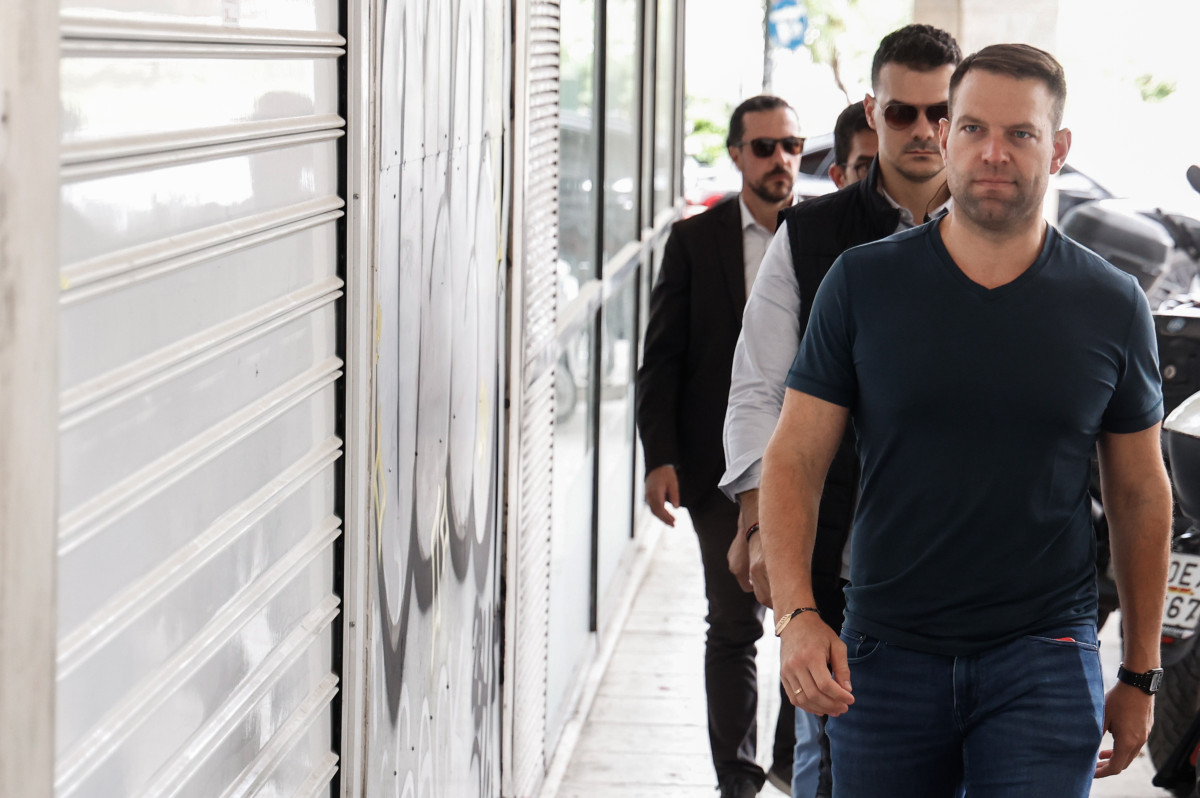 Ο πρόεδρος του ΣΥΡΙΖΑ, Στέφανος Κασσελάκης, επσκέπτεται τα γραφεία της Αυγής (ΓΙΩΡΓΟΣ ΚΟΝΤΑΡΙΝΗΣ/EUROKINISSI)