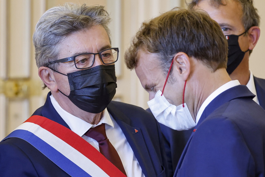 Ο Γάλλος πρόεδρος, Εμμανουέλ Μακρόν, και ο επικεφαλής της Ανυπότακτης Γαλλίας, Ζαν-Λυκ Μελανσόν (EPA/LUDOVIC MARIN)