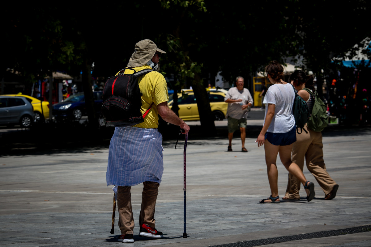 Καύσωνας στην Αθήνα (ΜΑΡΙΑΝΘΗ ΤΣΟΜΠΑΝΟΠΟΥΛΟΥ)